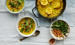 Quick chickpea and tumeric stew