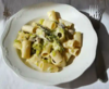 Pasta with leeks, mushrooms, thyme and cheese